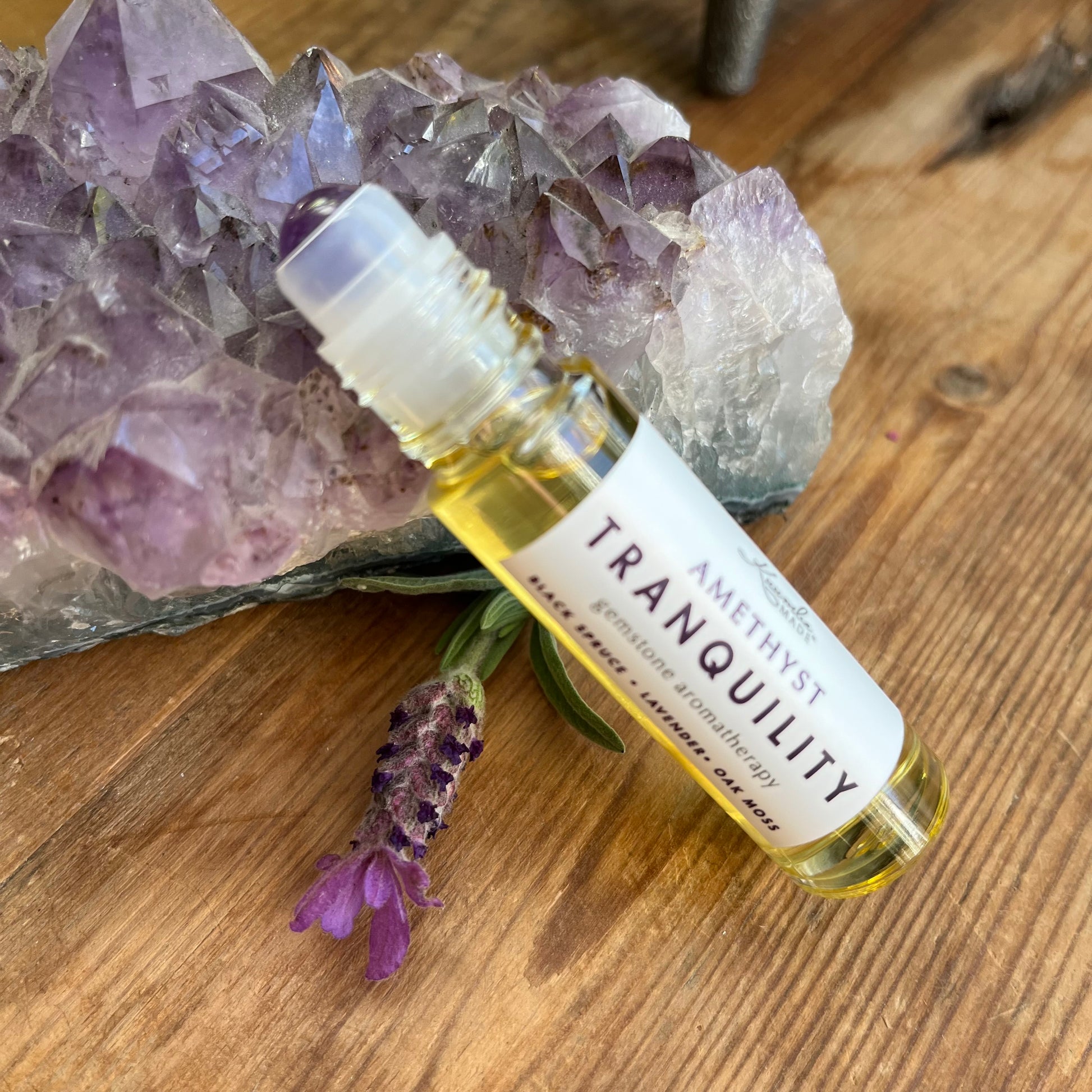 A soothing ritual in a bottle. Blended with organic coconut oil, infused with soft lavender & vanilla bean, with the stabilising energy of an amethyst crystal tip