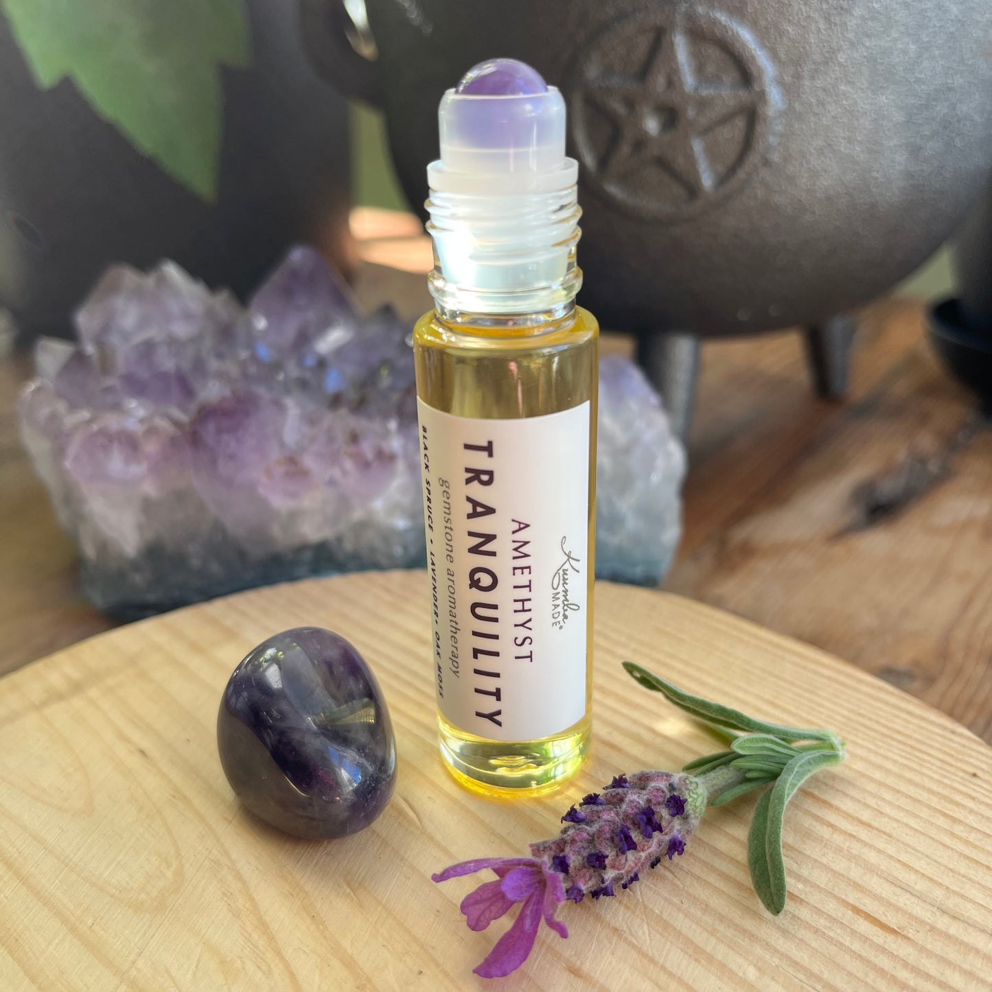 A soothing ritual in a bottle. Blended with organic coconut oil, infused with soft lavender & vanilla bean, with the stabilising energy of an amethyst crystal tip