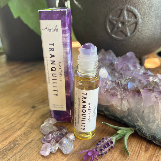A soothing ritual in a bottle. Blended with organic coconut oil, infused with soft lavender & vanilla bean, with the stabilising energy of an amethyst crystal tip
