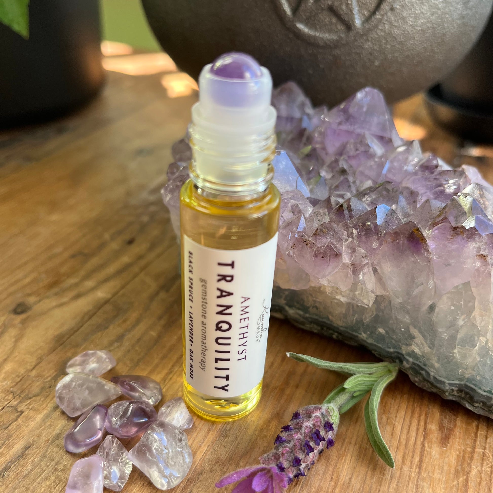 A soothing ritual in a bottle. Blended with organic coconut oil, infused with soft lavender & vanilla bean, with the stabilising energy of an amethyst crystal tip