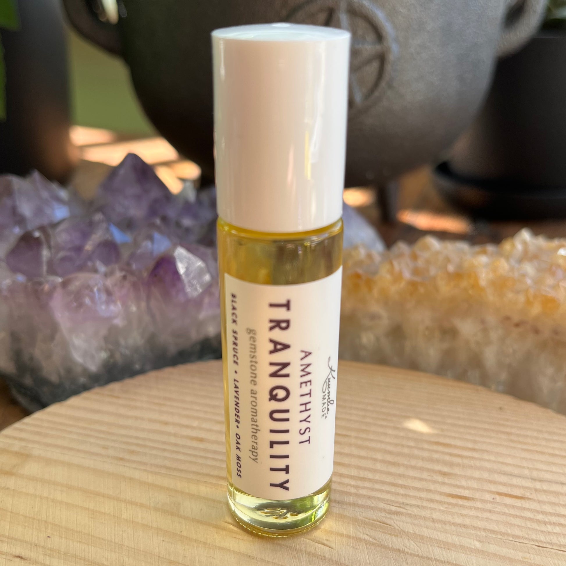 A soothing ritual in a bottle. Blended with organic coconut oil, infused with soft lavender & vanilla bean, with the stabilising energy of an amethyst crystal tip