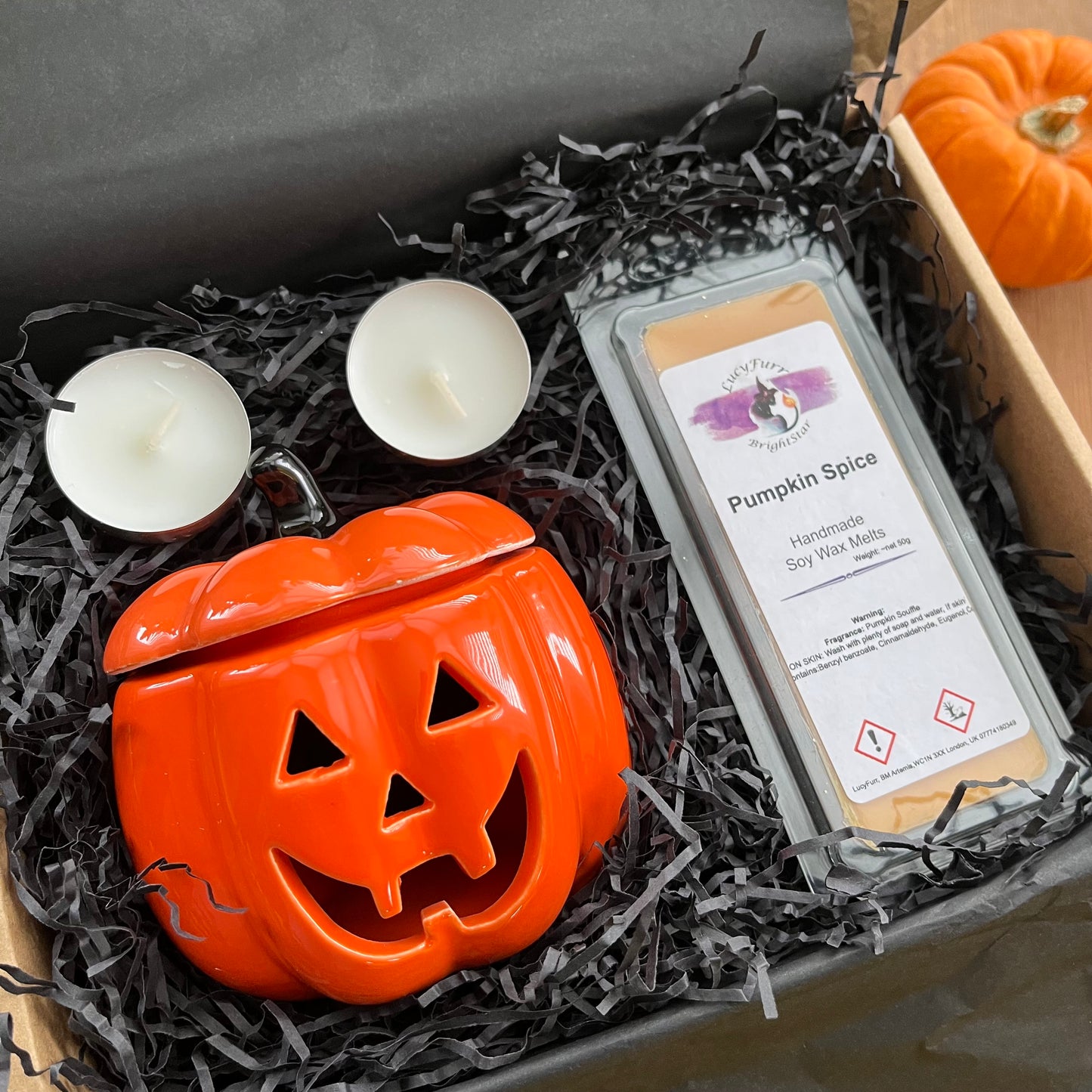 Pumpkin-shaped oil burner with two candles and a pumpkin spice wax melt bar