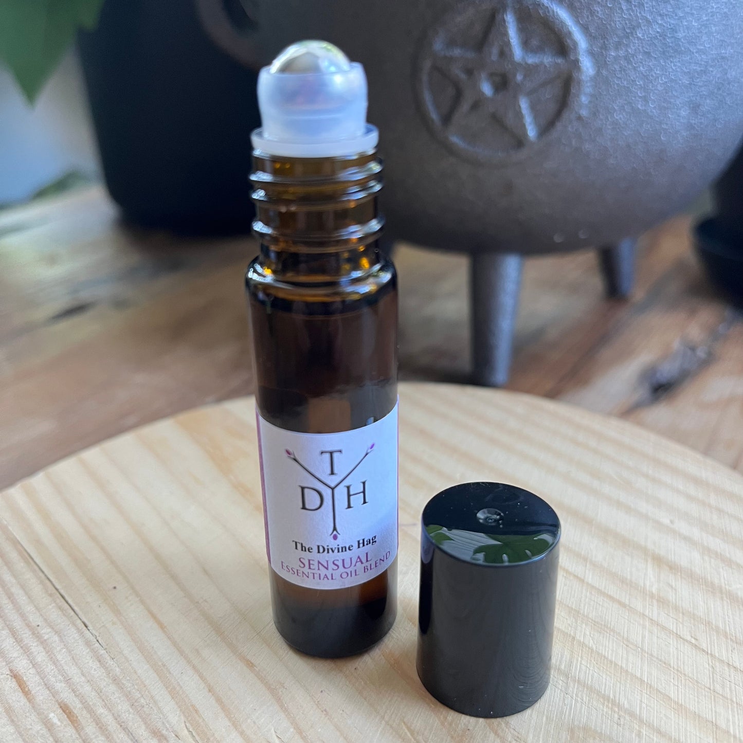 100% natural and organic blend of essential oils to Enhance self-love, sensuality, and connection Helps set the mood for romantic or self-care rituals.