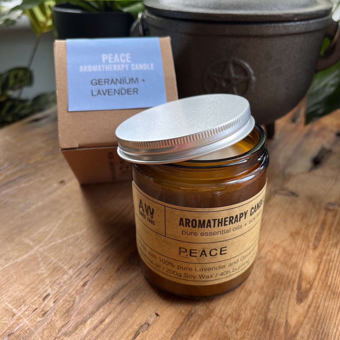 Lidded romatherapy candle for peace with presentaion box