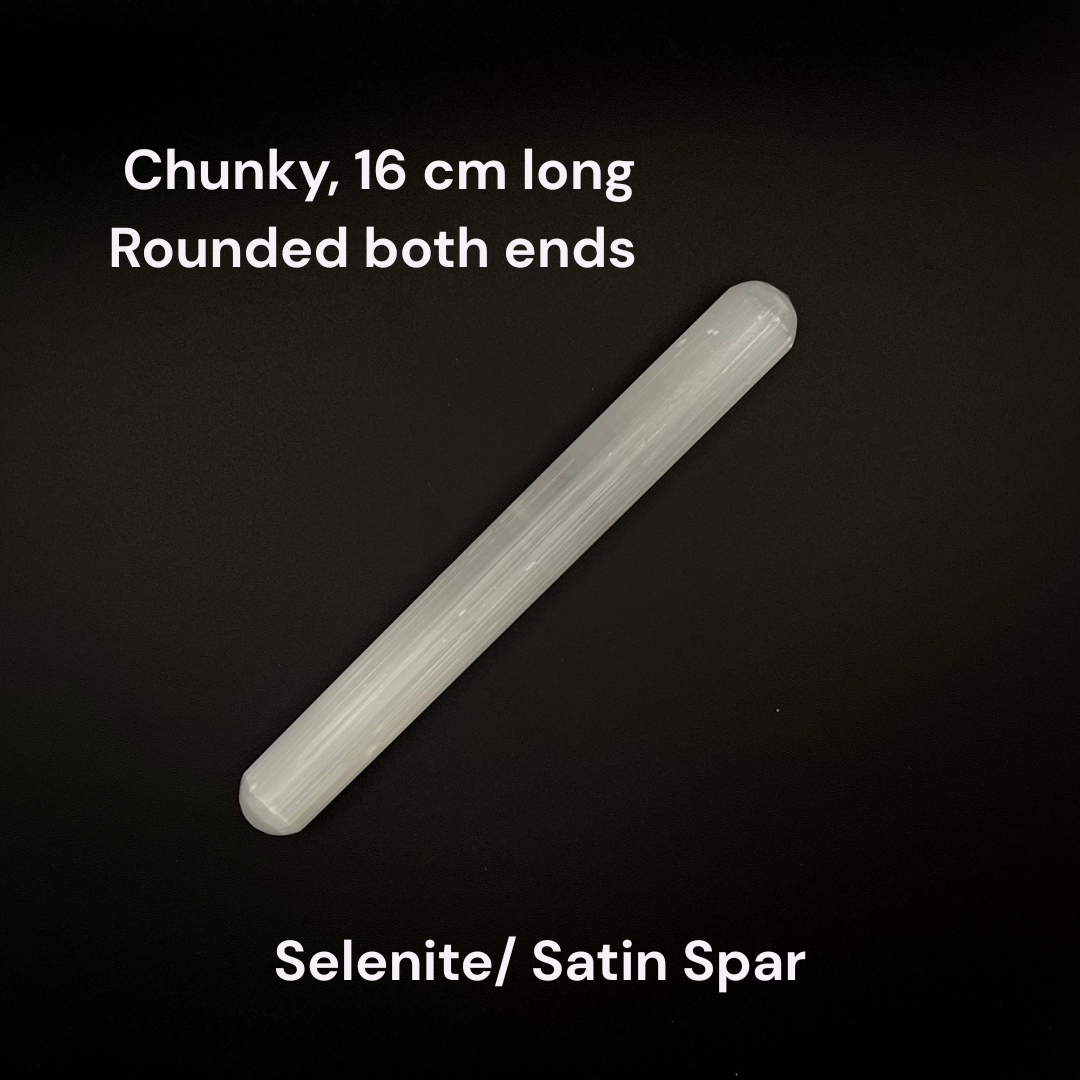 A translucent white selenite spar rod, 16 cm long and rounded on both ends, shown diagonally on a black background with white descriptive text overlays.
