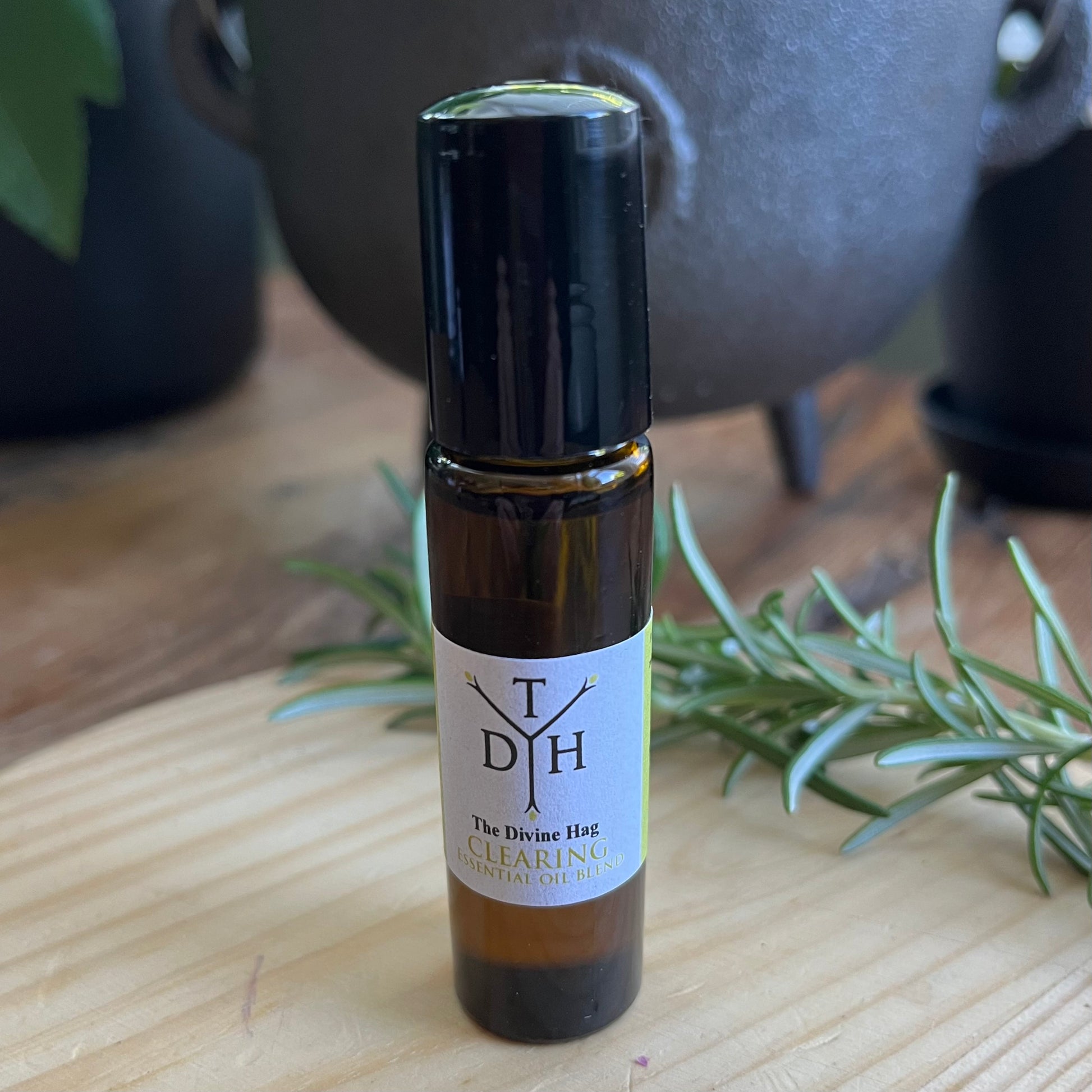 100% natural organic essential oils, an uplifting blend of Clary Sage, Cypress, Lemon, Citronella & Rosemary to Shift the Mood. Clear the Space. Feel Refreshed.