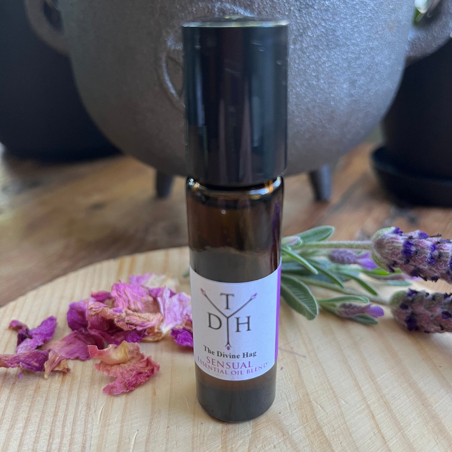  100% natural and organic blend of essential oils to Enhance self-love, sensuality, and connection Helps set the mood for romantic or self-care rituals.