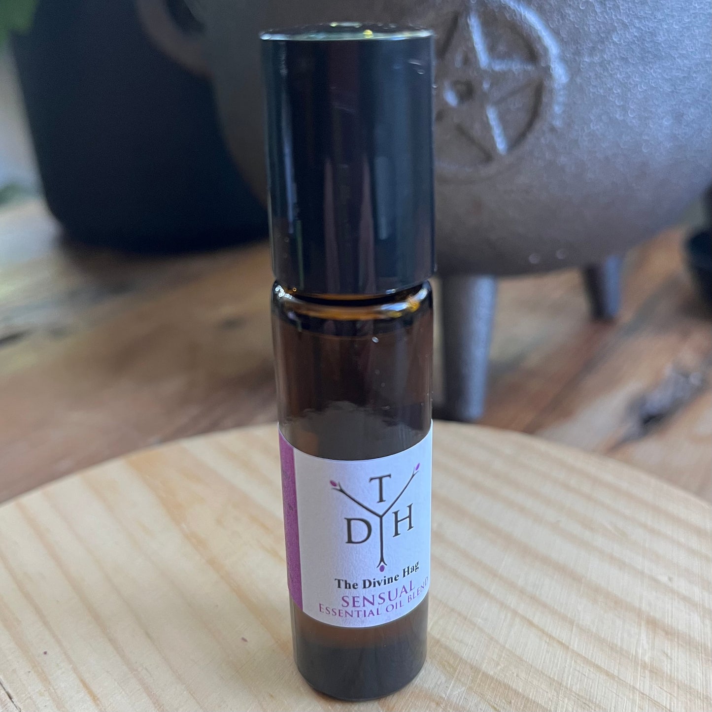  100% natural and organic blend of essential oils to Enhance self-love, sensuality, and connection Helps set the mood for romantic or self-care rituals.