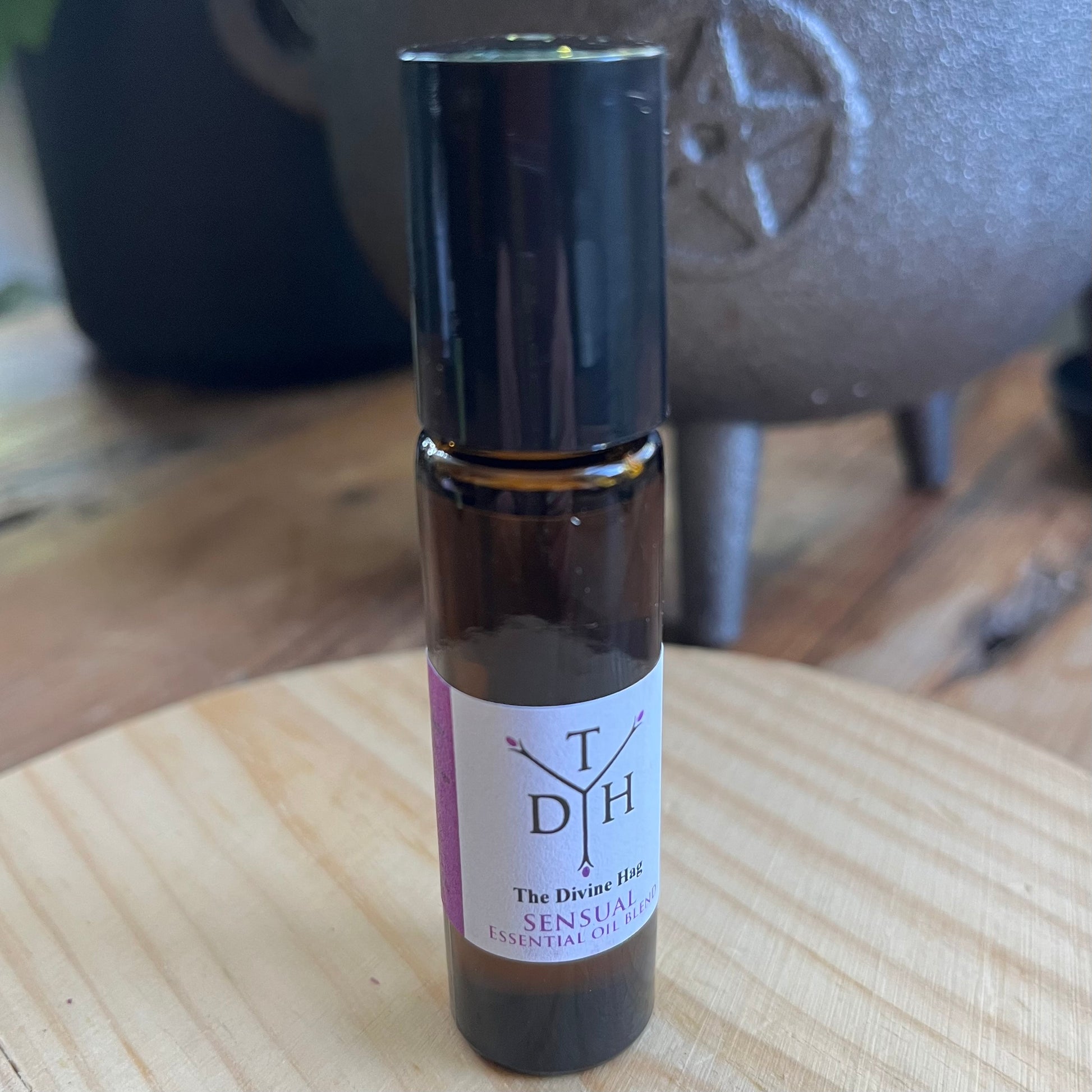  100% natural and organic blend of essential oils to Enhance self-love, sensuality, and connection Helps set the mood for romantic or self-care rituals.