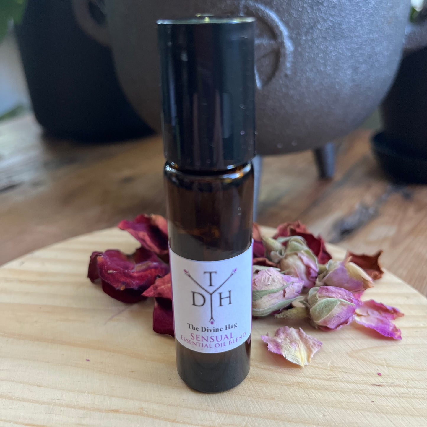  100% natural and organic blend of essential oils to Enhance self-love, sensuality, and connection Helps set the mood for romantic or self-care rituals.