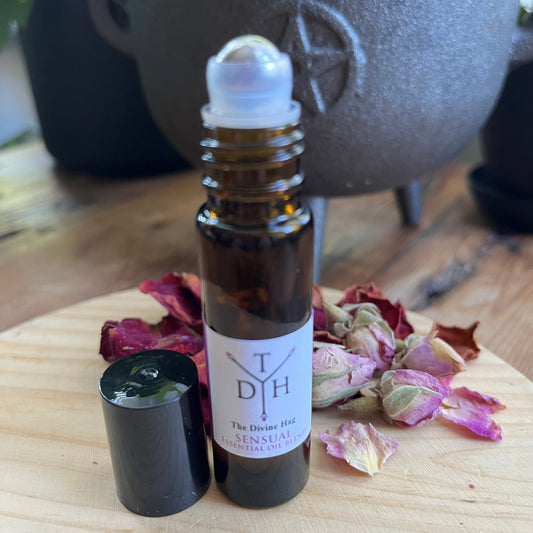  100% natural and organic blend of essential oils to Enhance self-love, sensuality, and connection Helps set the mood for romantic or self-care rituals.