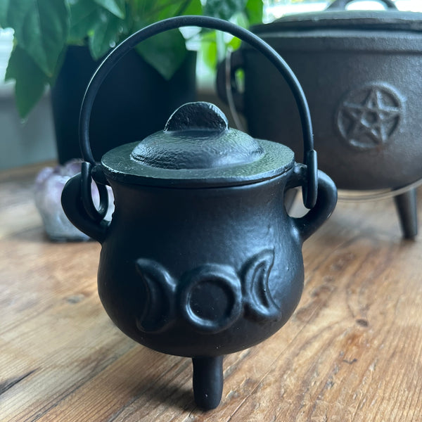 7.5cm Cast Iron Cauldron with Triple Moon – My Witchy Shop